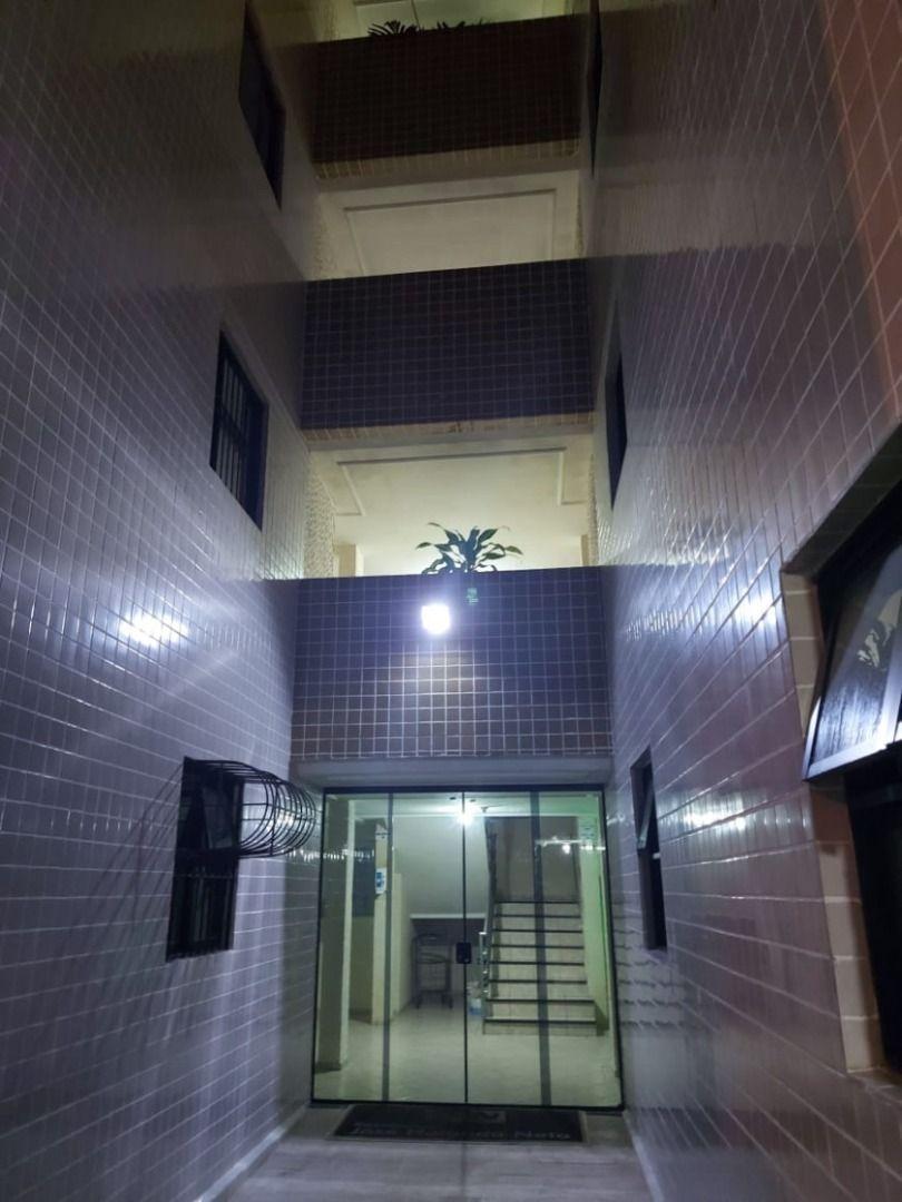 Apartamento com 03 dormitórios à venda por R$ 290.000 - Água F...