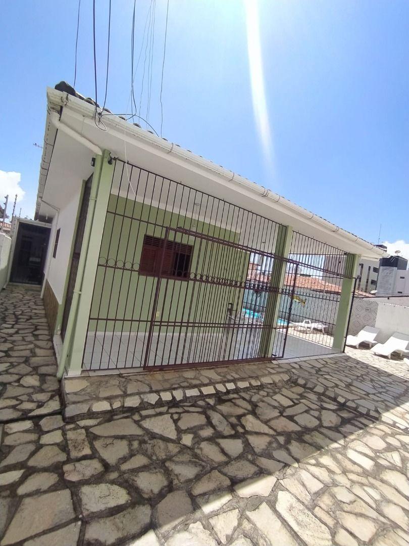 Casa com 03 dormitórios à venda, 109m² por R$ 900.000 - Água F...