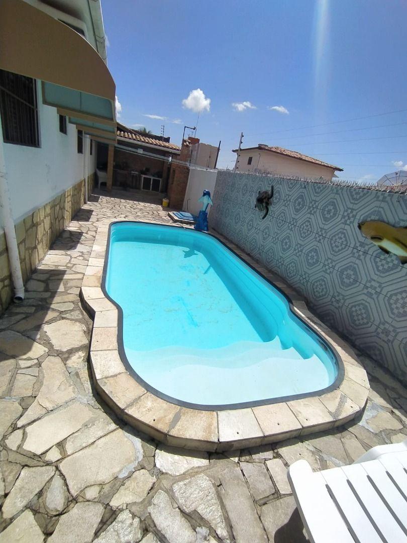 Casa com 03 dormitórios à venda, 109m² por R$ 900.000 - Água F...