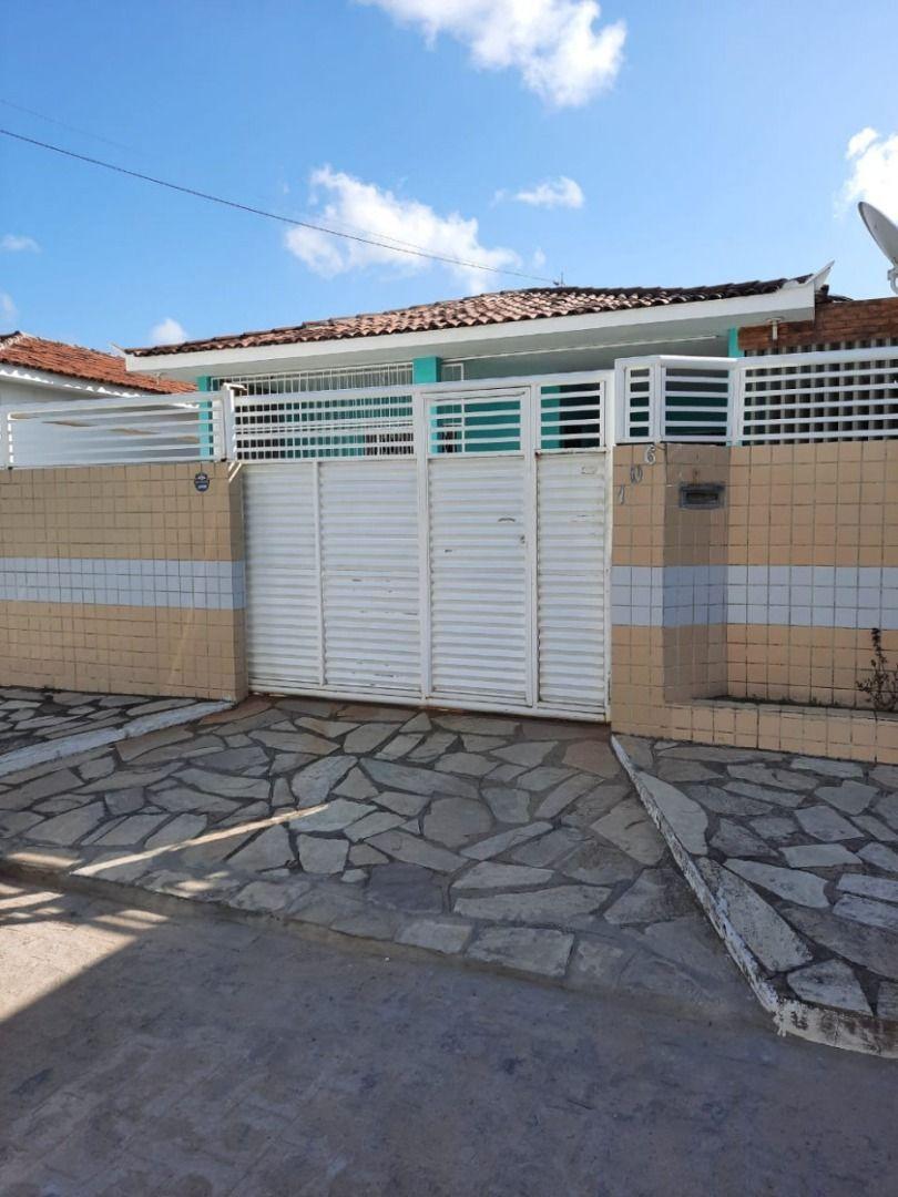 Casa com 04 dormitórios à venda, 137m² por R$ 500.000 - José A...