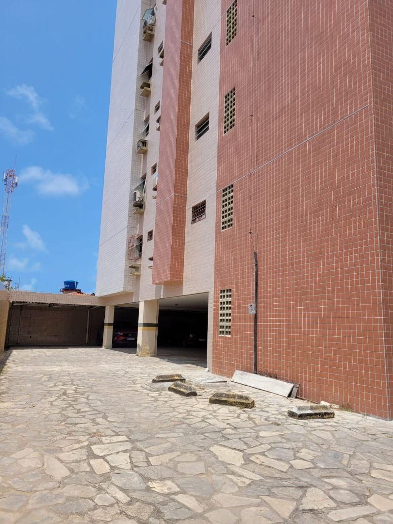 Apartamento com 03 dormitórios à venda por R$ 410.000 - Cd. Un...