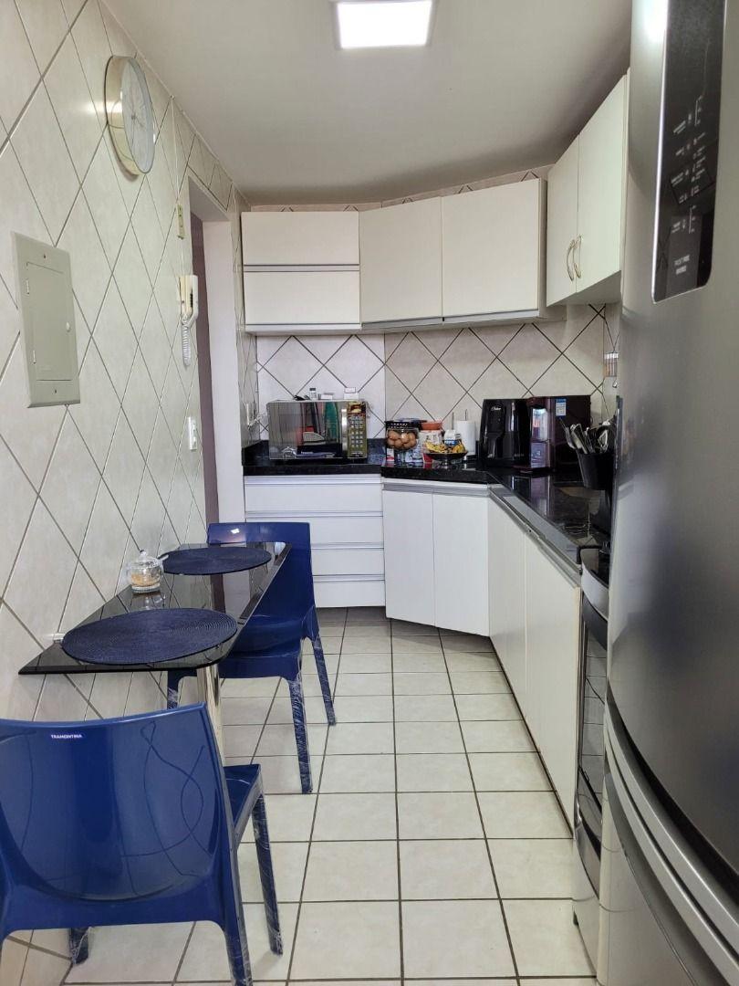 Apartamento com 03 dormitórios à venda por R$ 410.000 - Cd. Un...