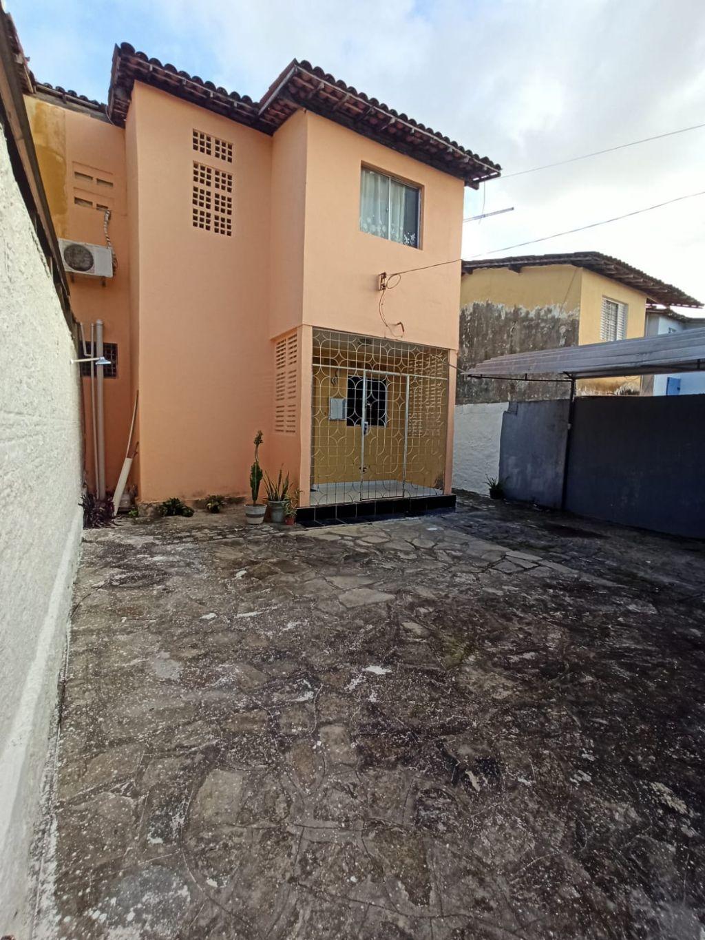 Casa com 3 dormitórios à venda por R$ 300.000 - Mangabeira - J...