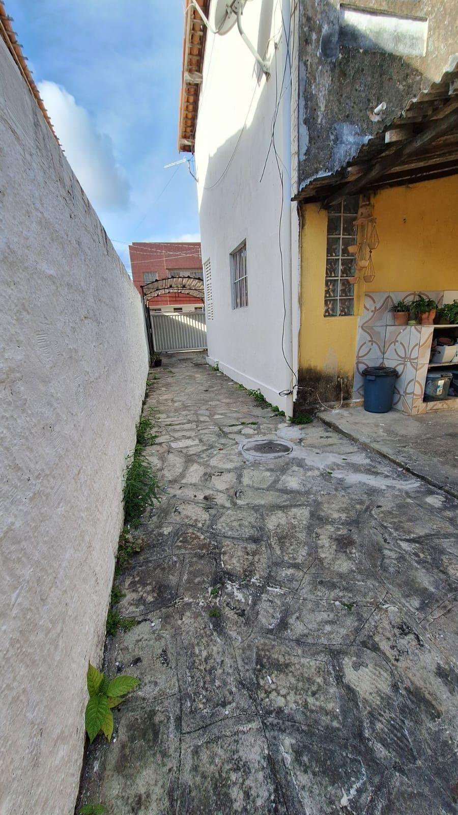 Casa com 3 dormitórios à venda por R$ 300.000 - Mangabeira - J...