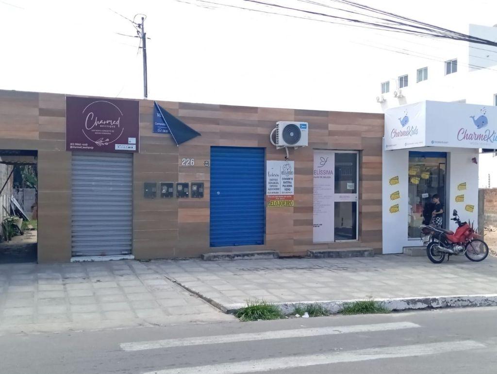 Casa com ponto comercial à venda, 150m² por R$ 529.900 - Bancá...