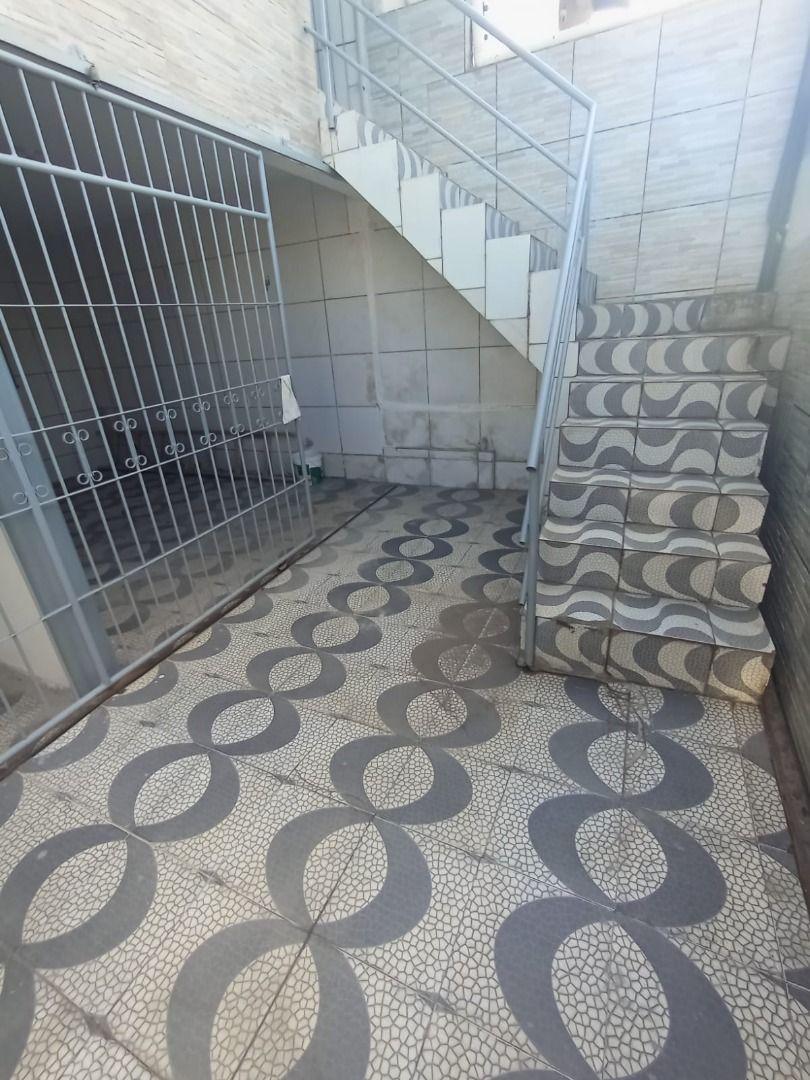 Casa com 04 dormitórios à venda, 120m² por R$ 350.000 - Cd. Un...