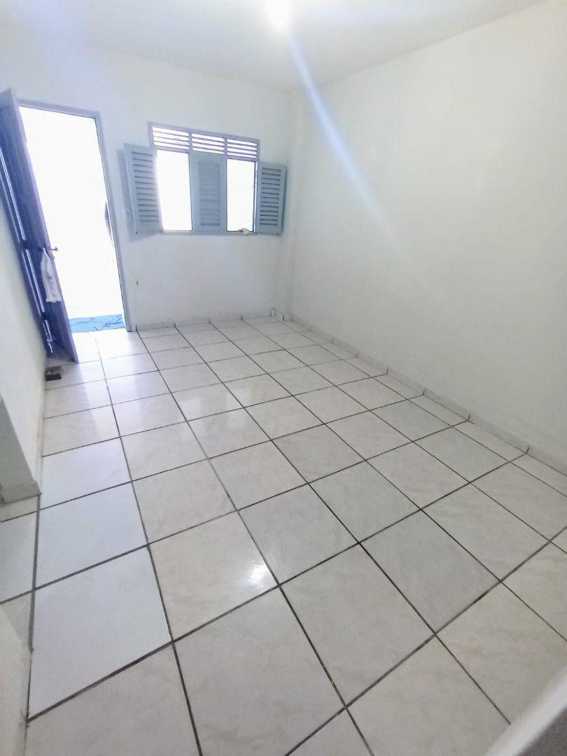 Casa com 04 dormitórios à venda, 120m² por R$ 350.000 - Cd. Un...