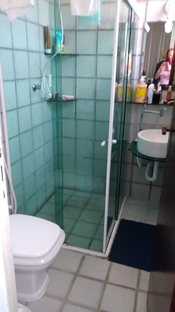 Apartamento com 02 dormitórios à venda, 71m² por R$ 350.000 - ...