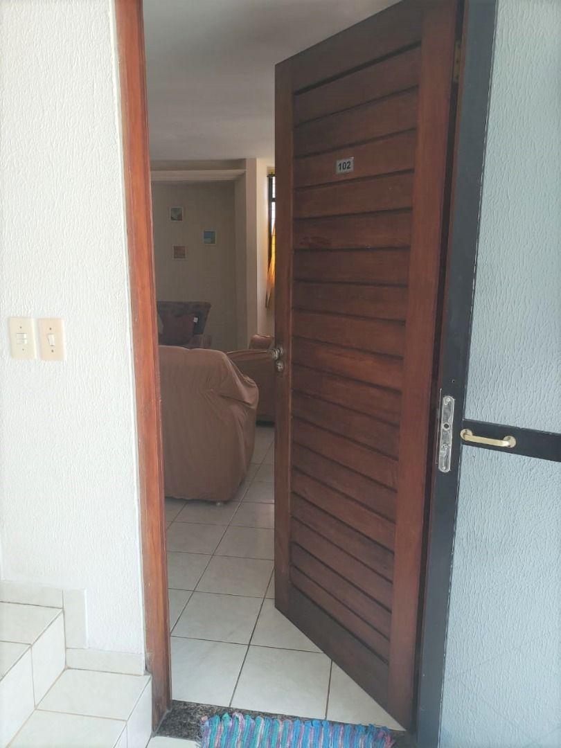 Apartamento com 03 dormitórios à venda por R$ 350.000 - Bessa,...