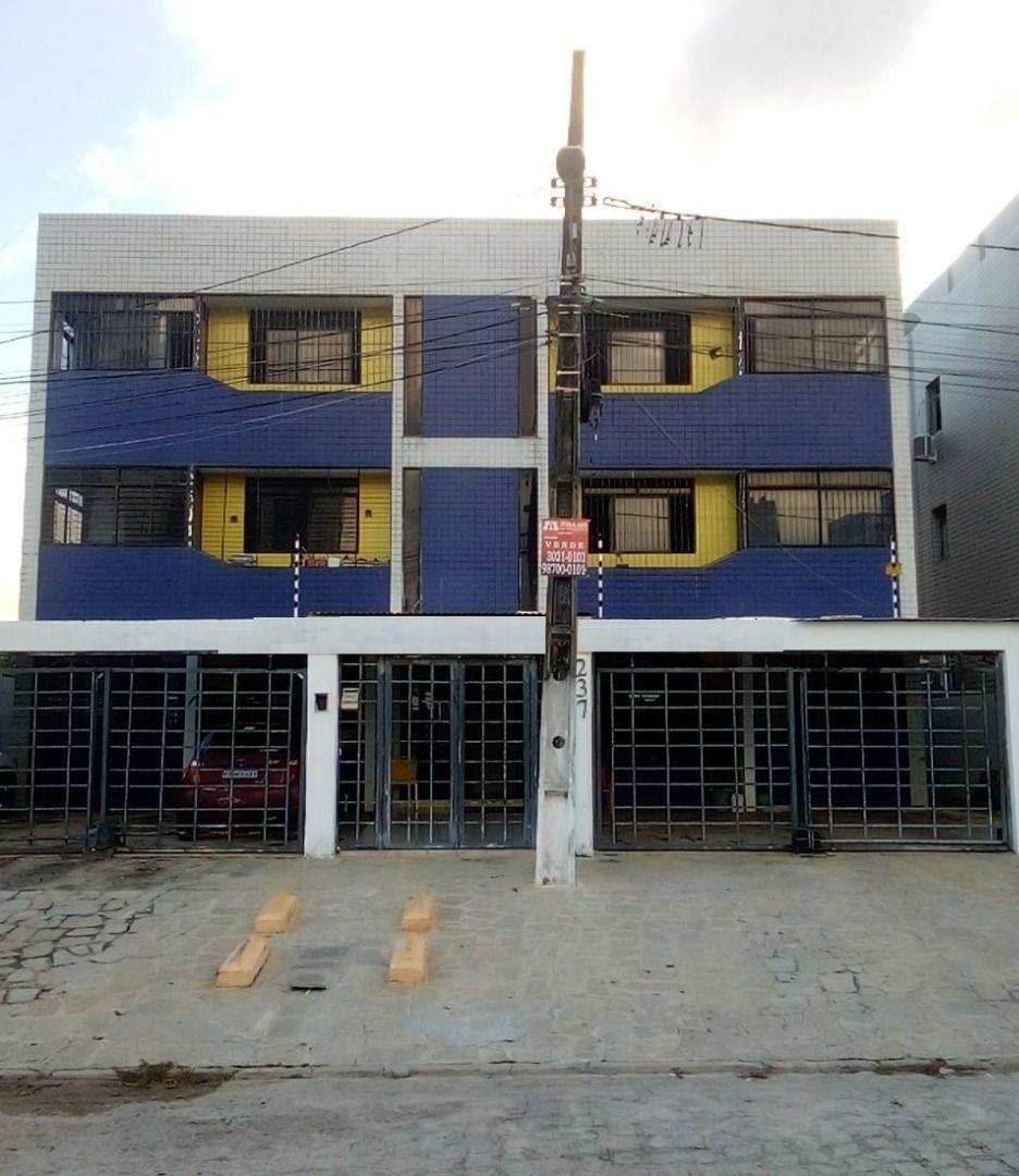 Apartamento com 03 dormitórios à venda por R$ 350.000 - Bessa,...