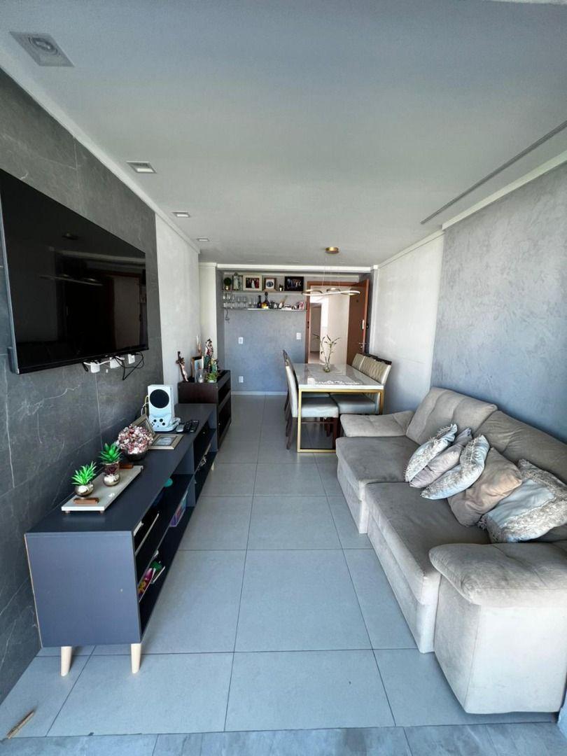 Apartamento com 3 dormitórios à venda, 90 m² por R$ 740.000,00...