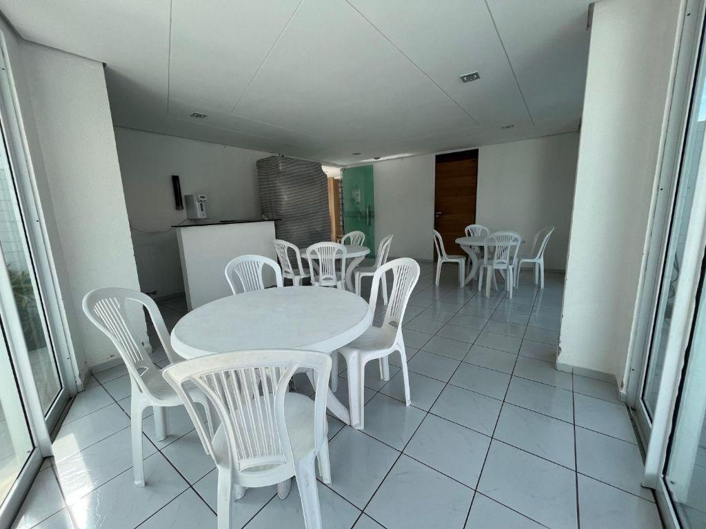 Apartamento com 03 dormitórios à venda, 72m² por R$ 630.000 - ...