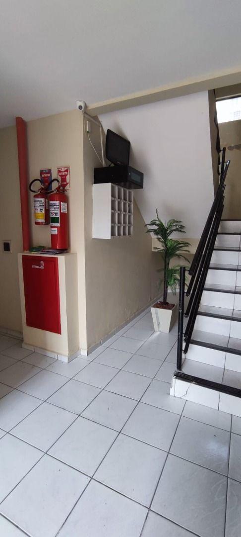 Apartamento com 03 dormitórios à venda por R$ 230.000 - Cd. Un...