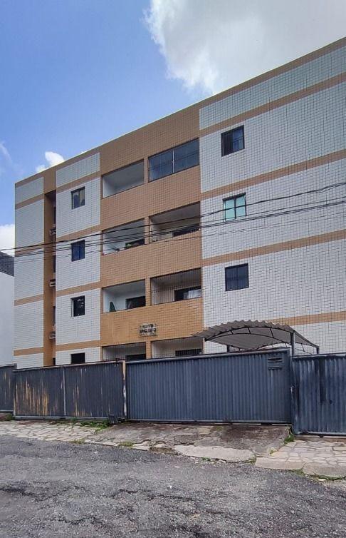 Apartamento com 03 dormitórios à venda por R$ 230.000 - Cd. Un...