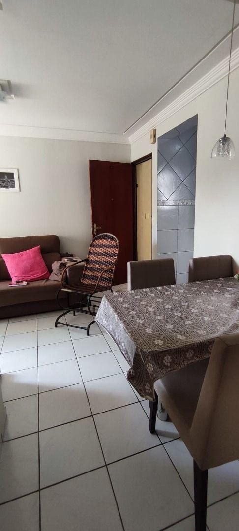 Apartamento com 03 dormitórios à venda por R$ 230.000 - Cd. Un...