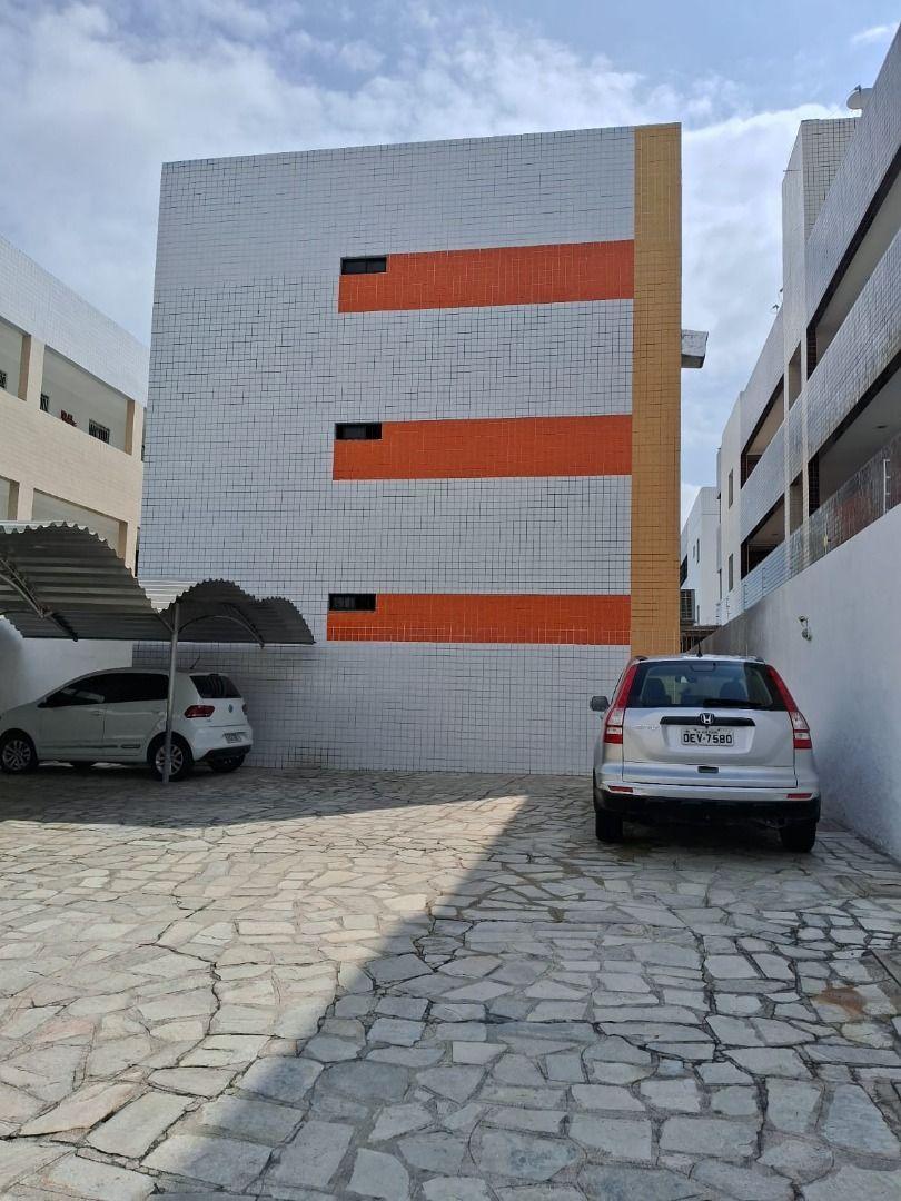 Apartamento com 03 dormitórios à venda por R$ 300.000 - Bancár...