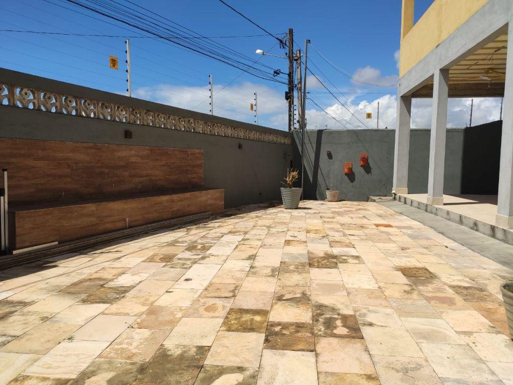 Casa com 06 dormitórios à venda, 465m² por R$ 520.000 - Carapi...