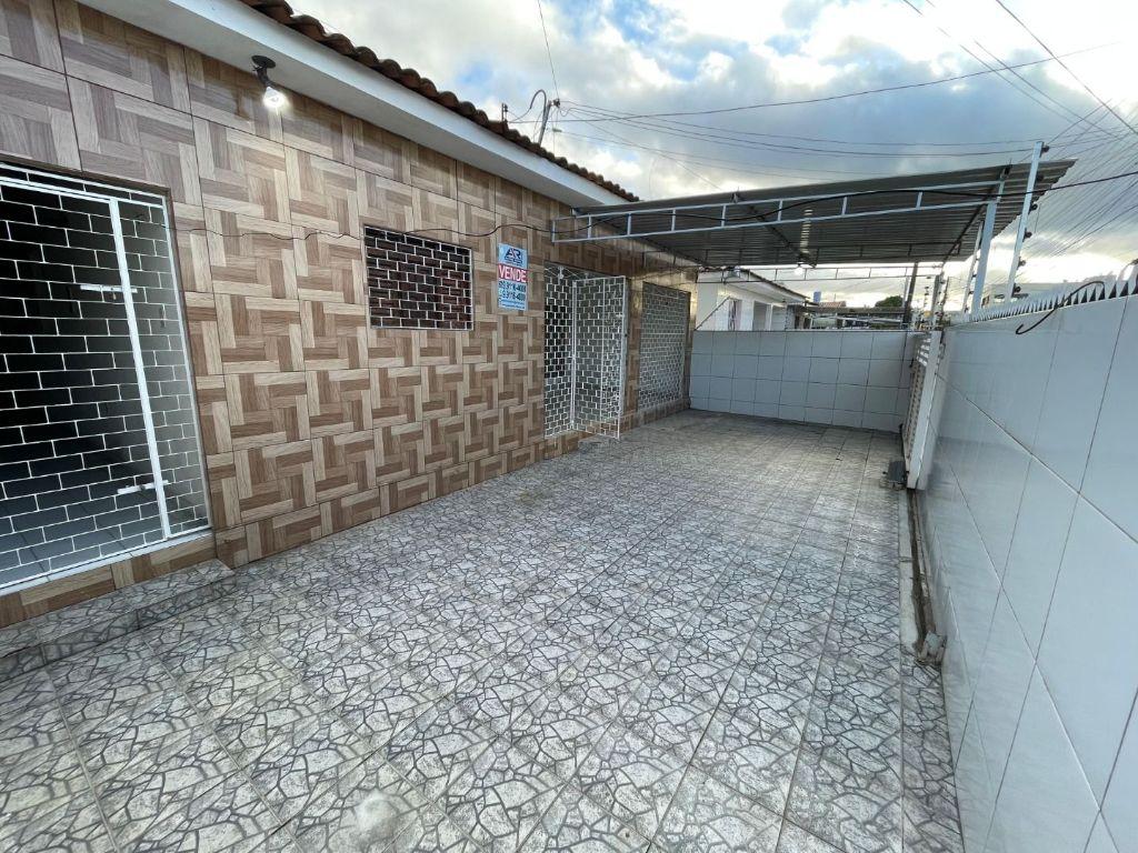 Casa com 03 dormitórios à venda, 450m² por R$ 390.000 - Ernest...