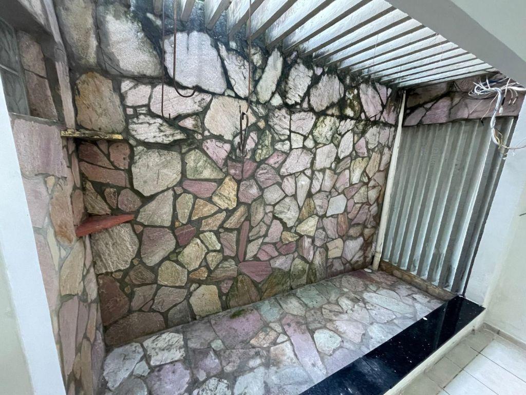 Casa com 03 dormitórios à venda, 450m² por R$ 390.000 - Ernest...