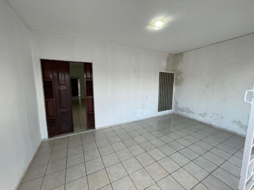 Casa com 03 dormitórios à venda, 450m² por R$ 390.000 - Ernest...