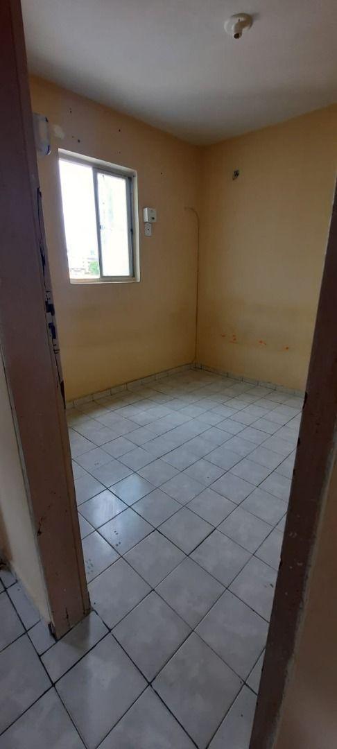 Apartamento com 02 dormitórios à venda por R$ 130.000 - Cd. Un...