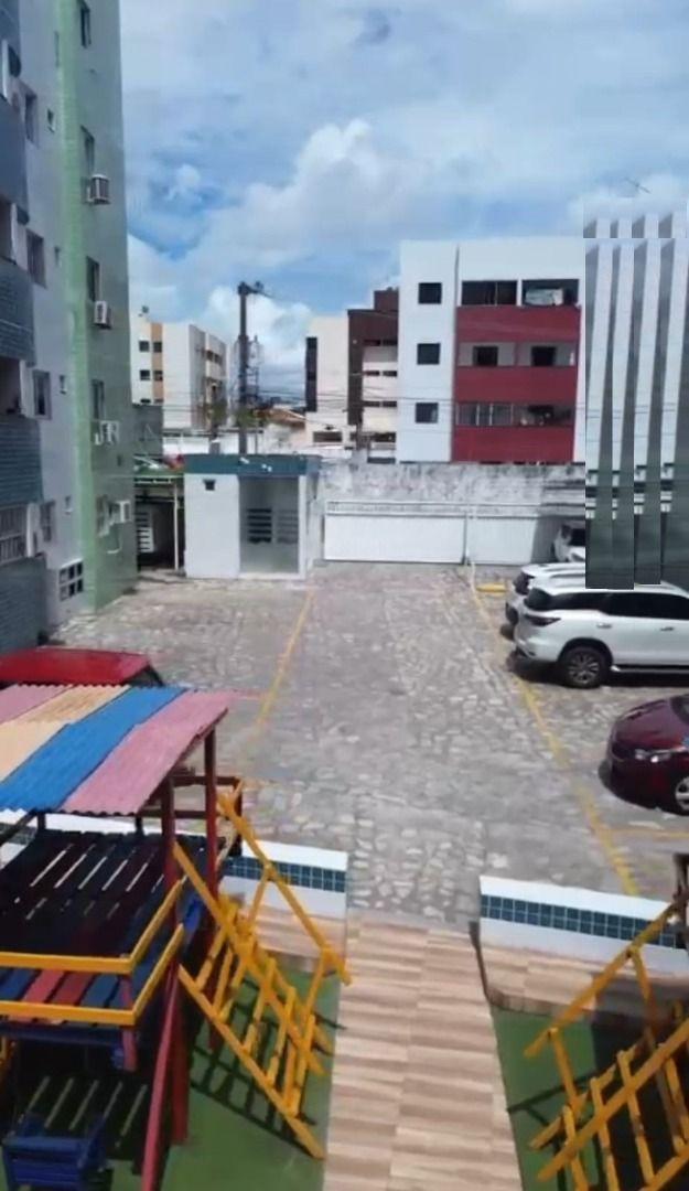 Apartamento com 03 dormitórios à venda por R$ 400.000 - Água F...