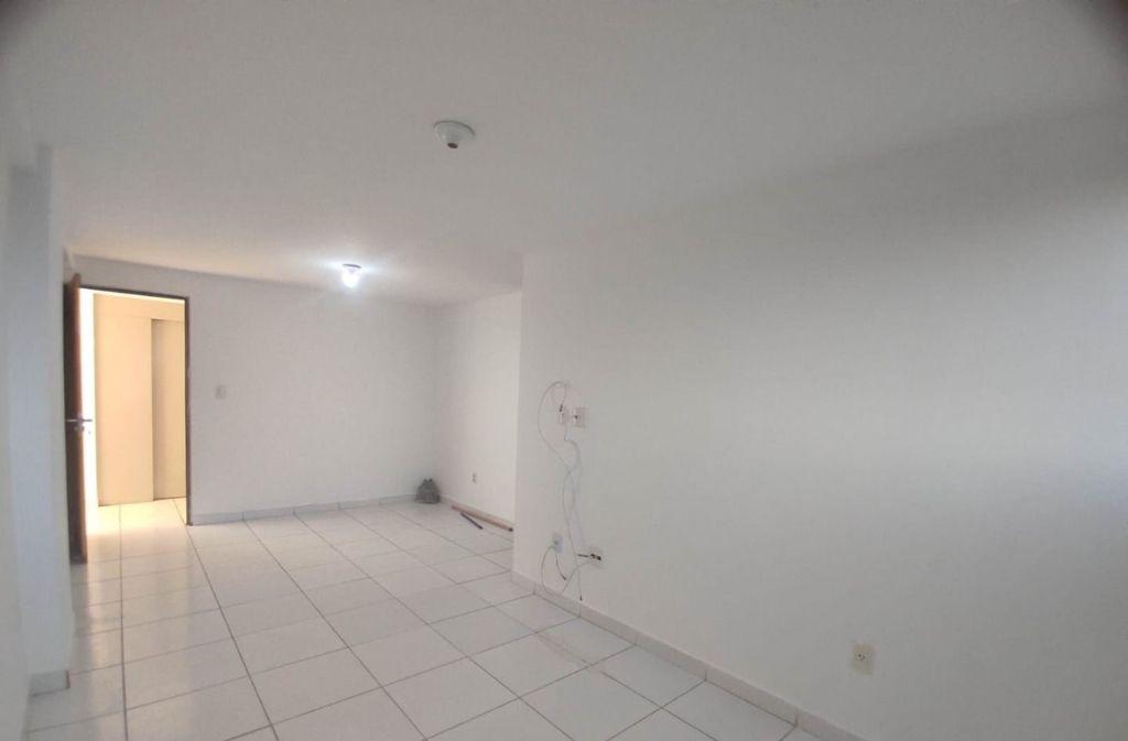 Apartamento com 03 dormitórios à venda, 78m² por R$ 260.000 - ...