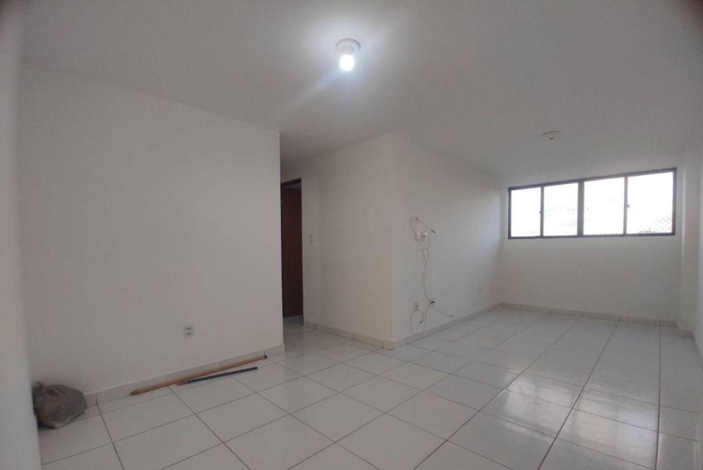 Apartamento com 03 dormitórios à venda, 78m² por R$ 260.000 - ...