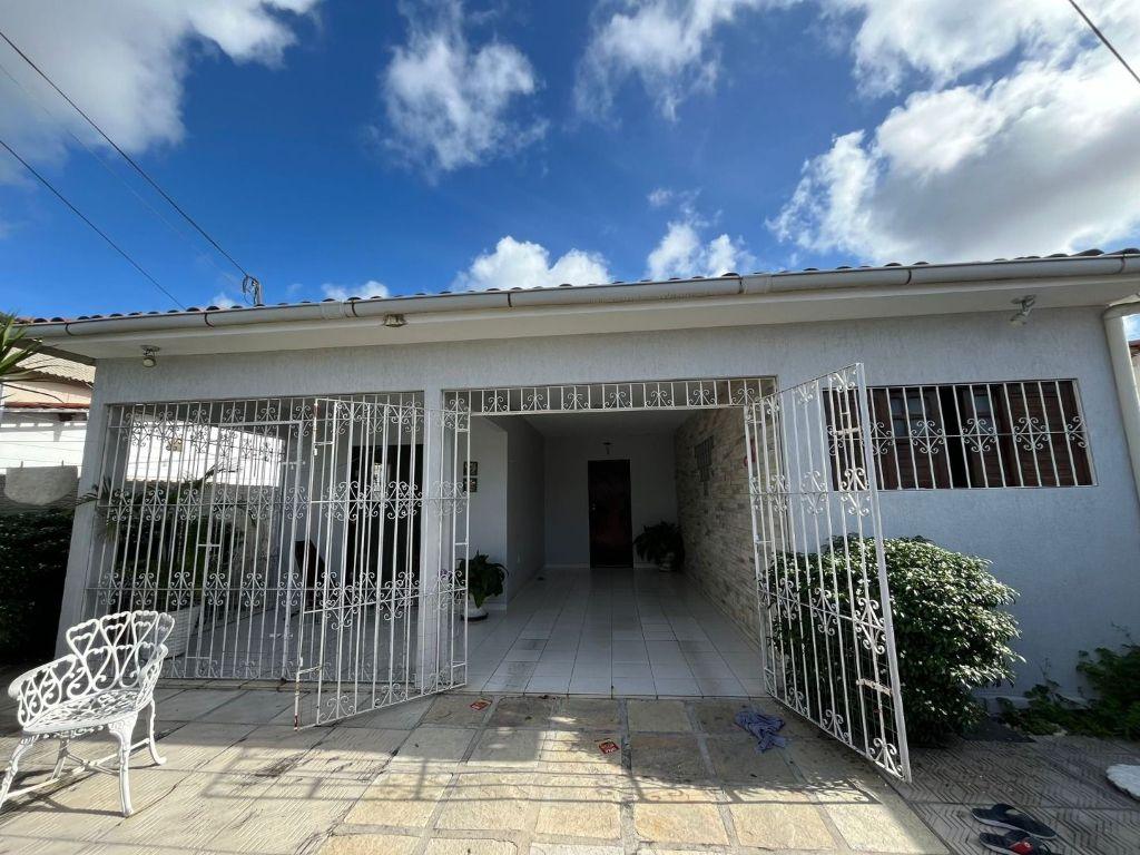 Casa com 03 dormitórios à venda, 124m² por R$ 450.000 - Água F...