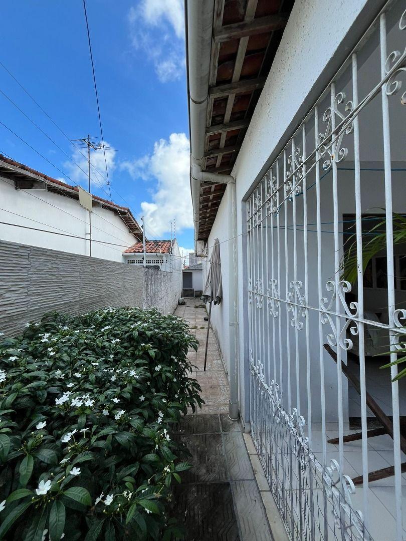 Casa com 03 dormitórios à venda, 124m² por R$ 450.000 - Água F...
