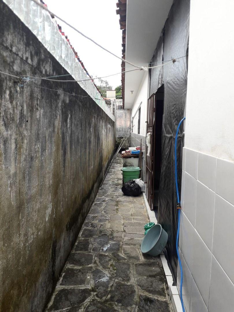 Casa com 04 dormitórios à venda, 300m² por R$ 600.000 - Jardim...