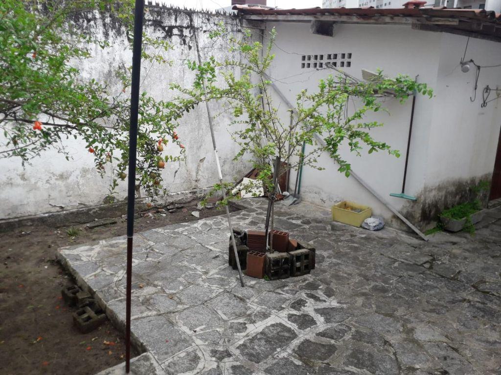 Casa com 04 dormitórios à venda, 300m² por R$ 600.000 - Jardim...