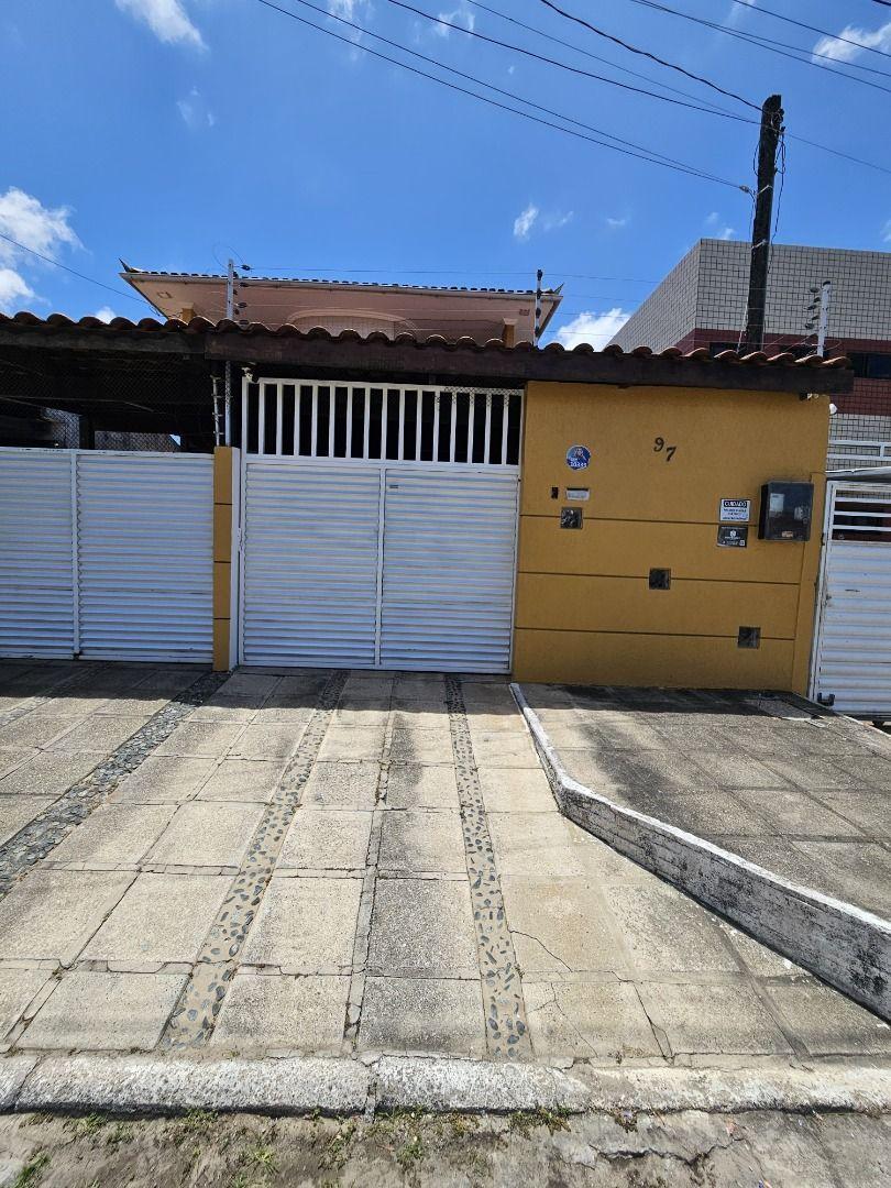 Casa com 03 dormitórios à venda, 130m² por R$ 450.000 - Água F...
