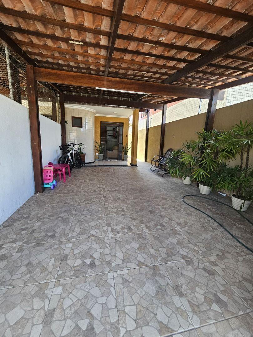 Casa com 03 dormitórios à venda, 130m² por R$ 450.000 - Água F...