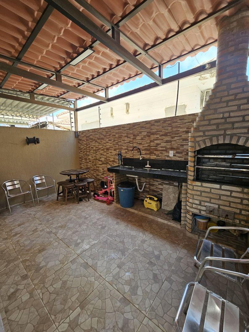 Casa com 03 dormitórios à venda, 130m² por R$ 450.000 - Água F...