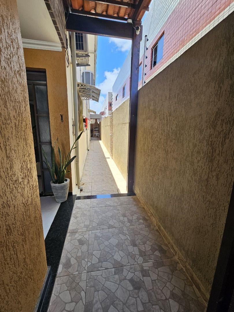 Casa com 03 dormitórios à venda, 130m² por R$ 450.000 - Água F...