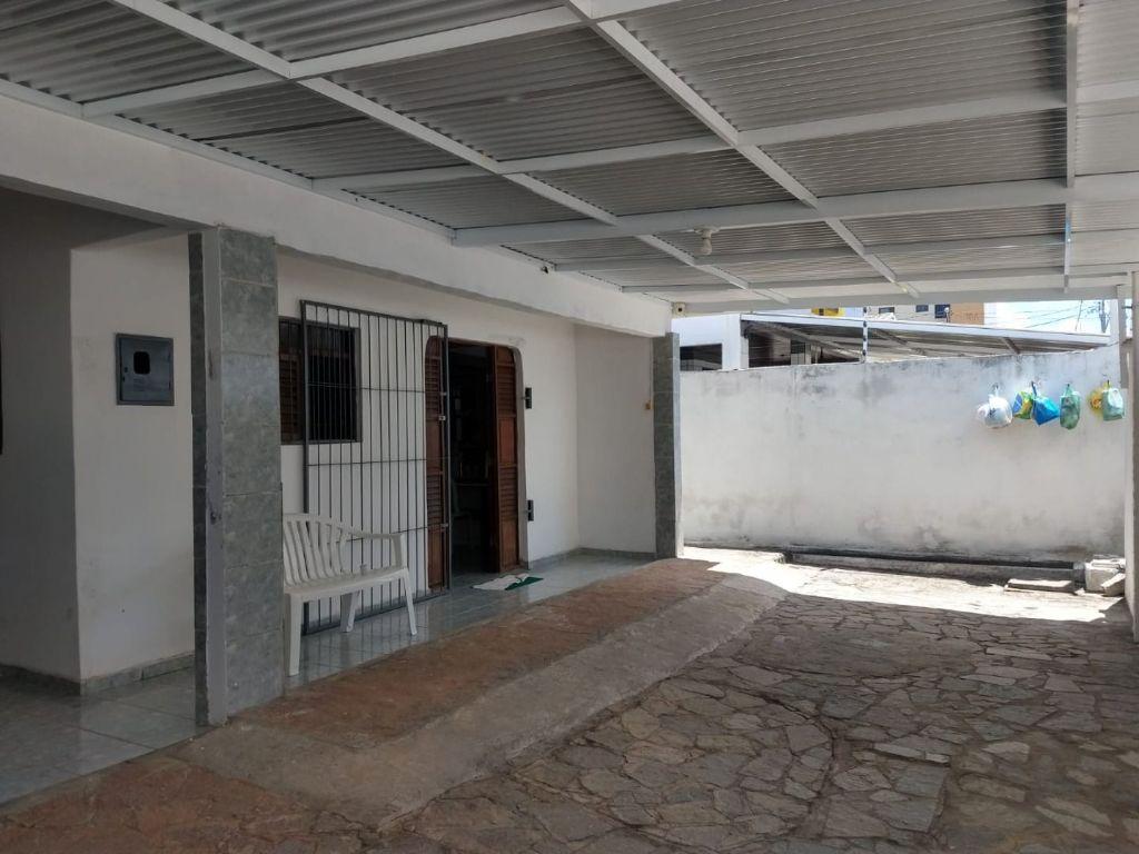 Casa com 04 dormitórios à venda, 300m² por R$ 699.000 - Jardim...