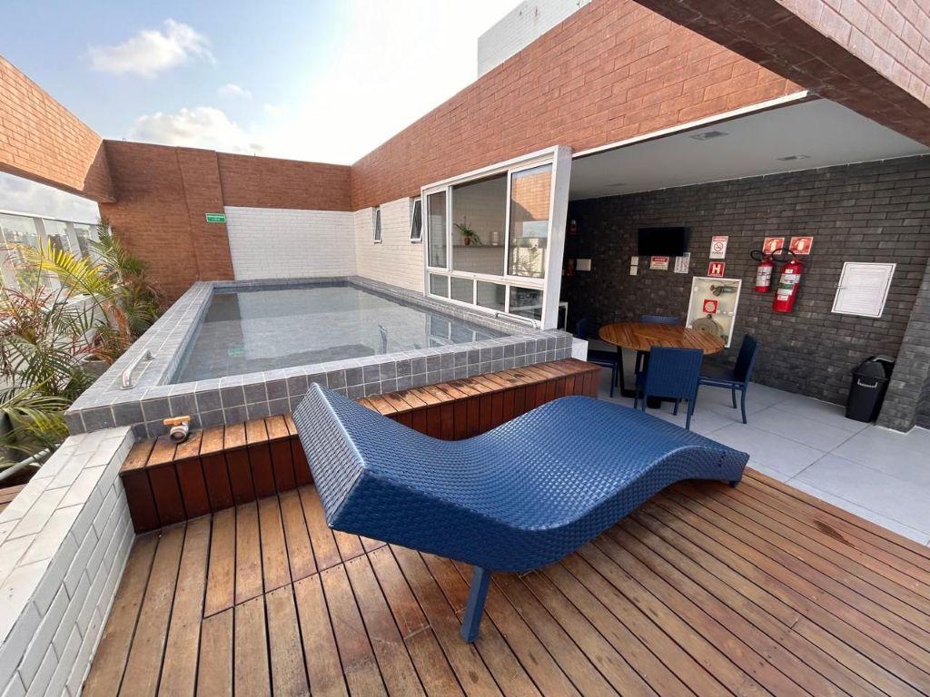 Apartamento com 02 dormitórios à venda por R$ 400.000 - Interm...