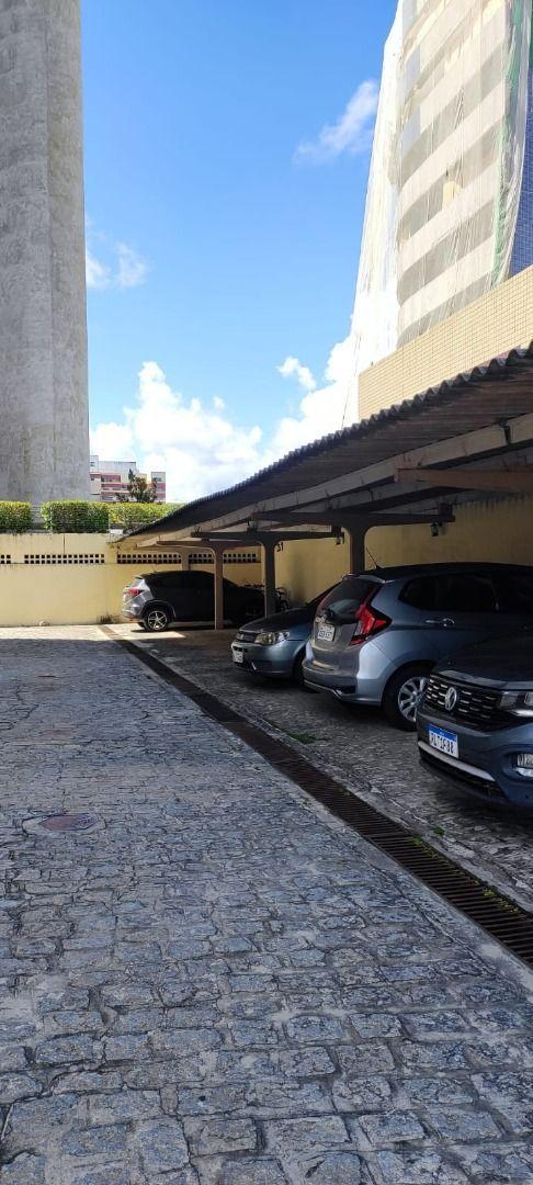 Apartamento com 04 dormitórios à venda por R$ 690.000 - Interm...