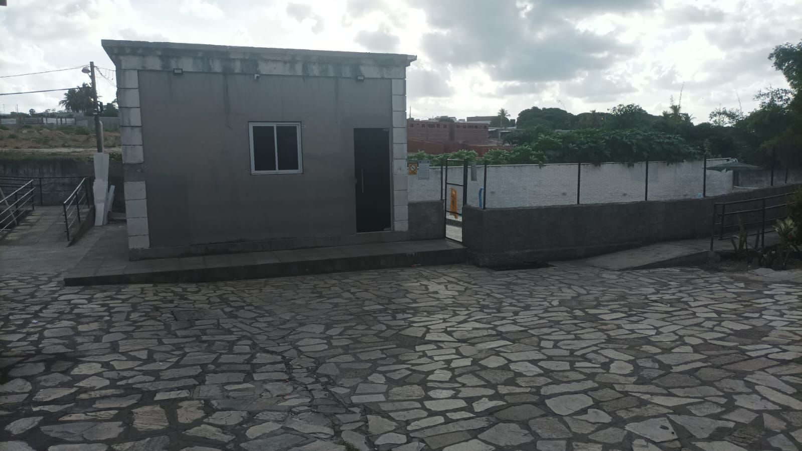 Apartamento com 02 dormitórios à venda, 56m² por R$ 120.000 - ...