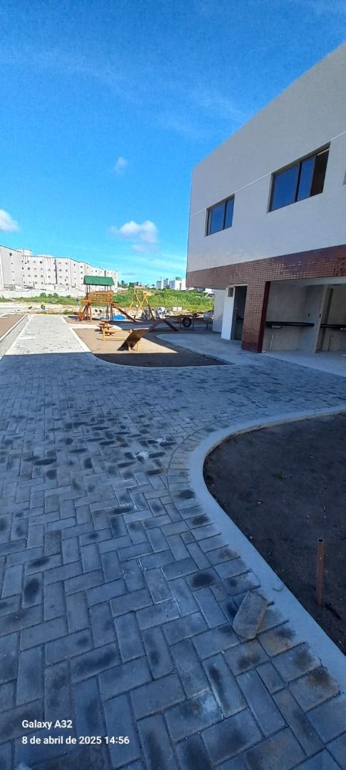 Apartamento com 02 dormitórios à venda, 50m² por R$ 175.000 - ...