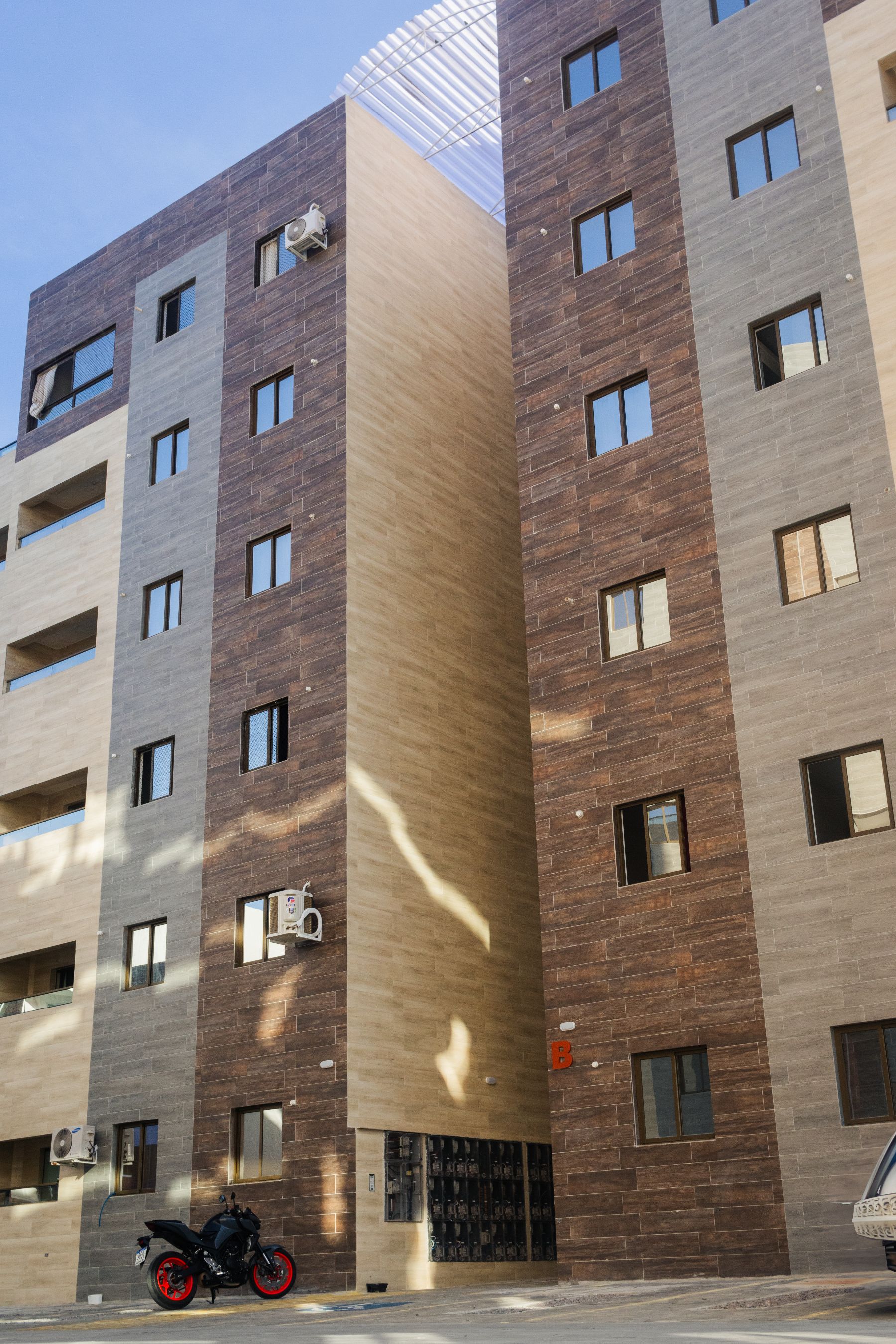 Apartamento com 03 dormitórios à venda por R$ 204.000 - Valent...