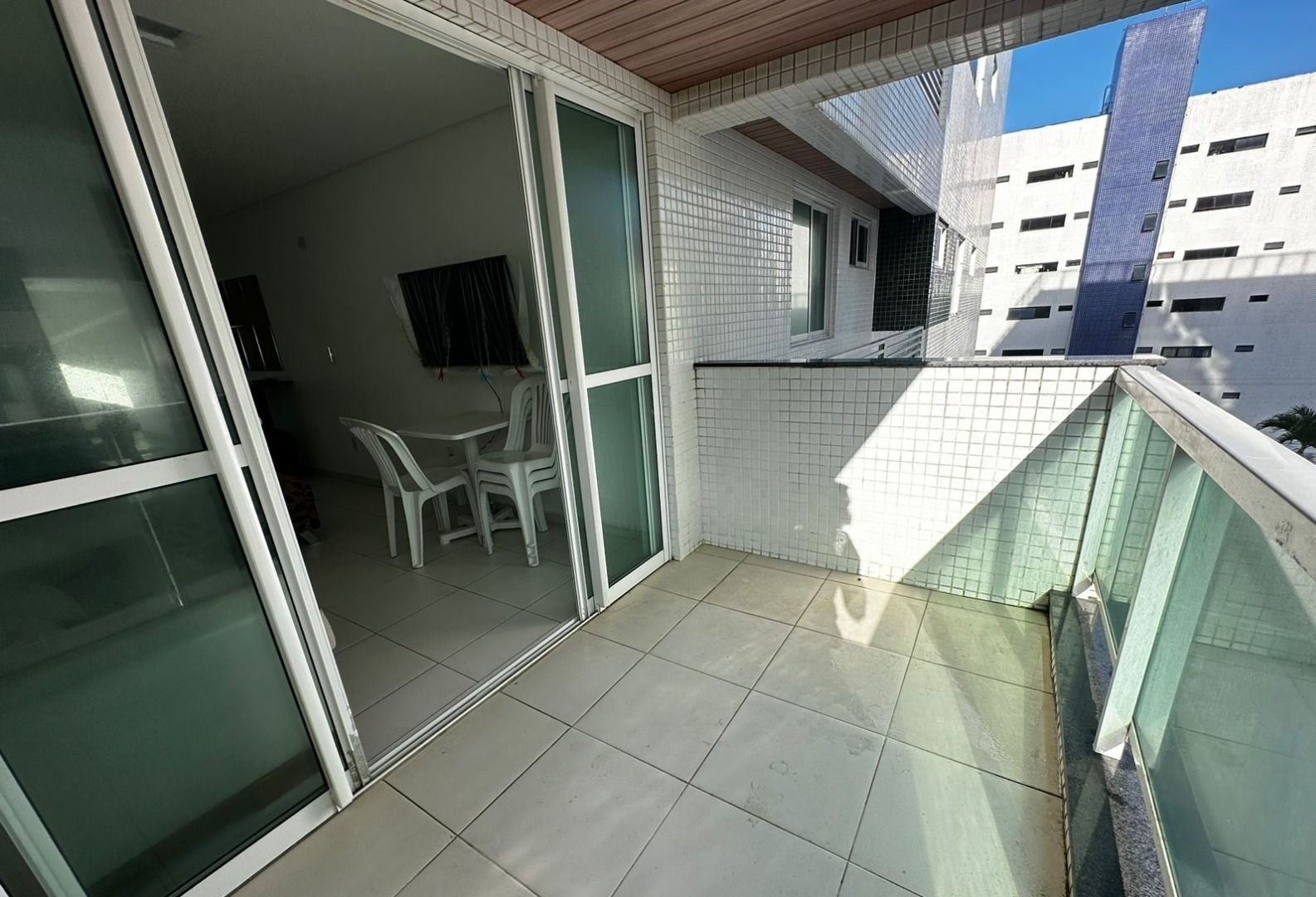 Apartamento com 03 dormitórios à venda por R$ 700.000 - Interm...