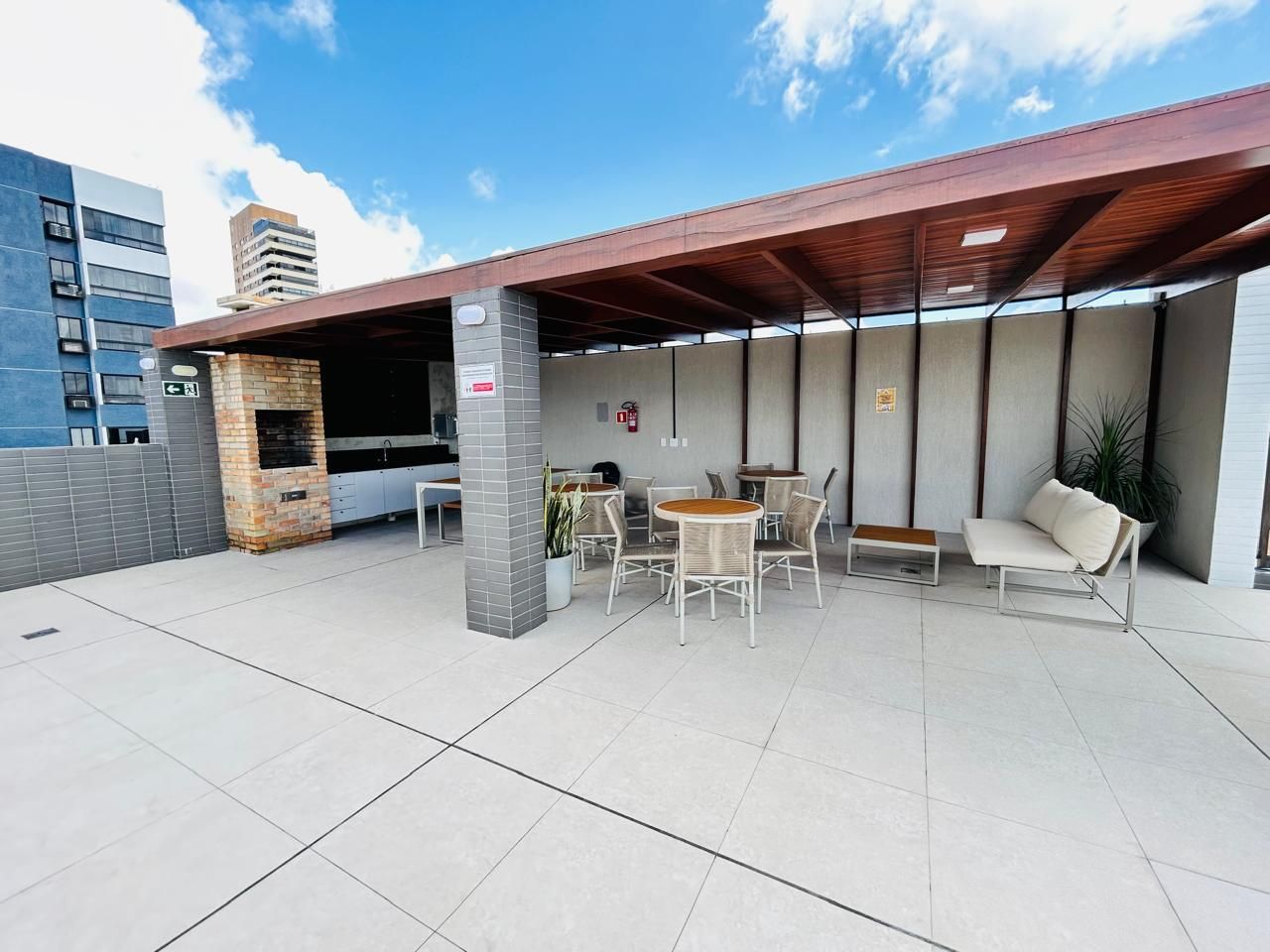 Apartamento com 03 dormitórios à venda, 82m² por R$ 745.000 - ...