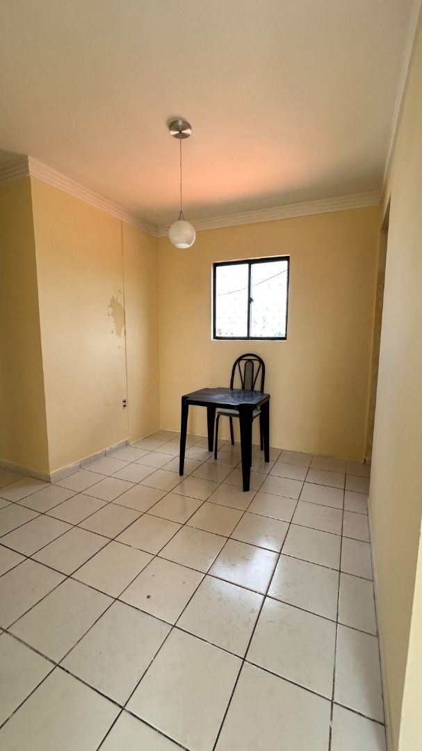 Apartamento com 03 dormitórios à venda por R$ 249.000 - Cd. Un...