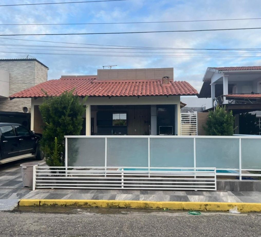 Casa com 03 dormitórios à venda, 300m² por R$ 2.000.000 - Port...