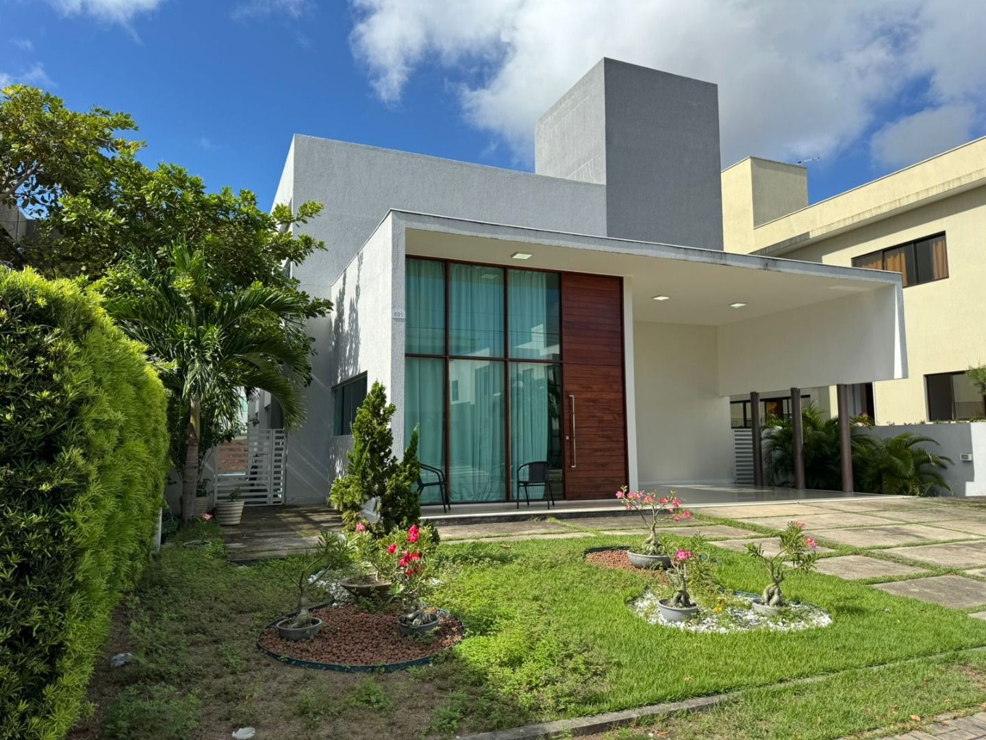 Casa com 05 dormitórios à venda, 303m² por R$ 2.800.000 - Port...