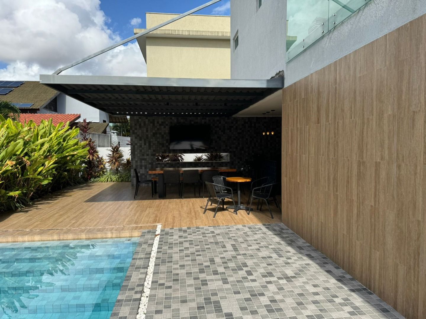 Casa com 05 dormitórios à venda, 303m² por R$ 2.800.000 - Port...