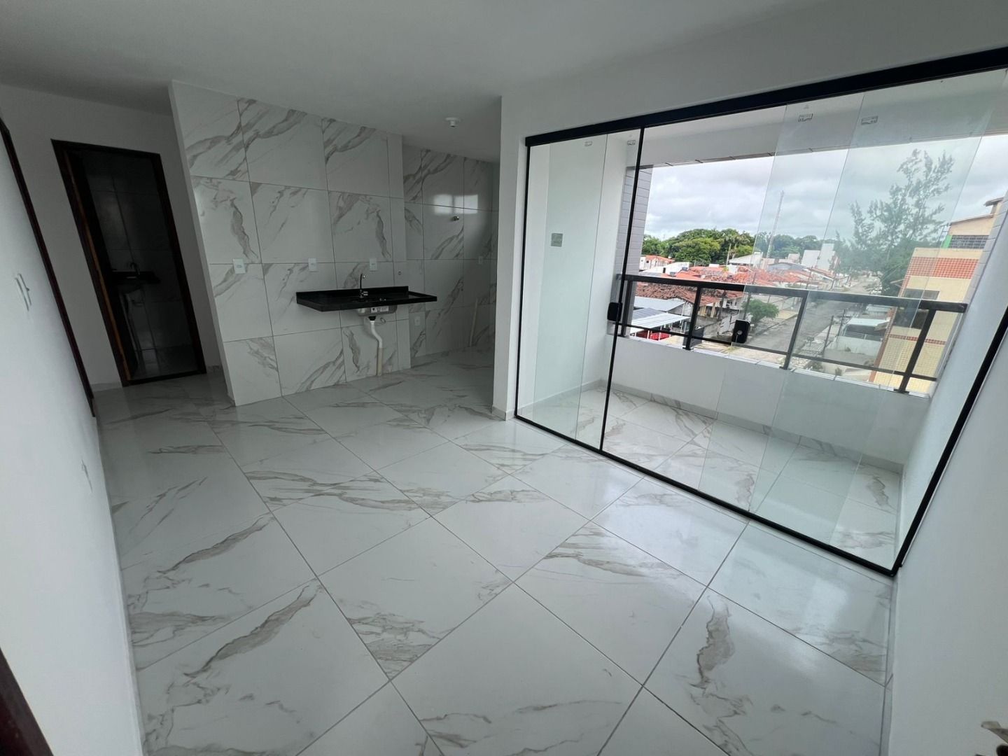 Apartamento com 02 dormitórios à venda, 49m² por R$ 220.000 - ...