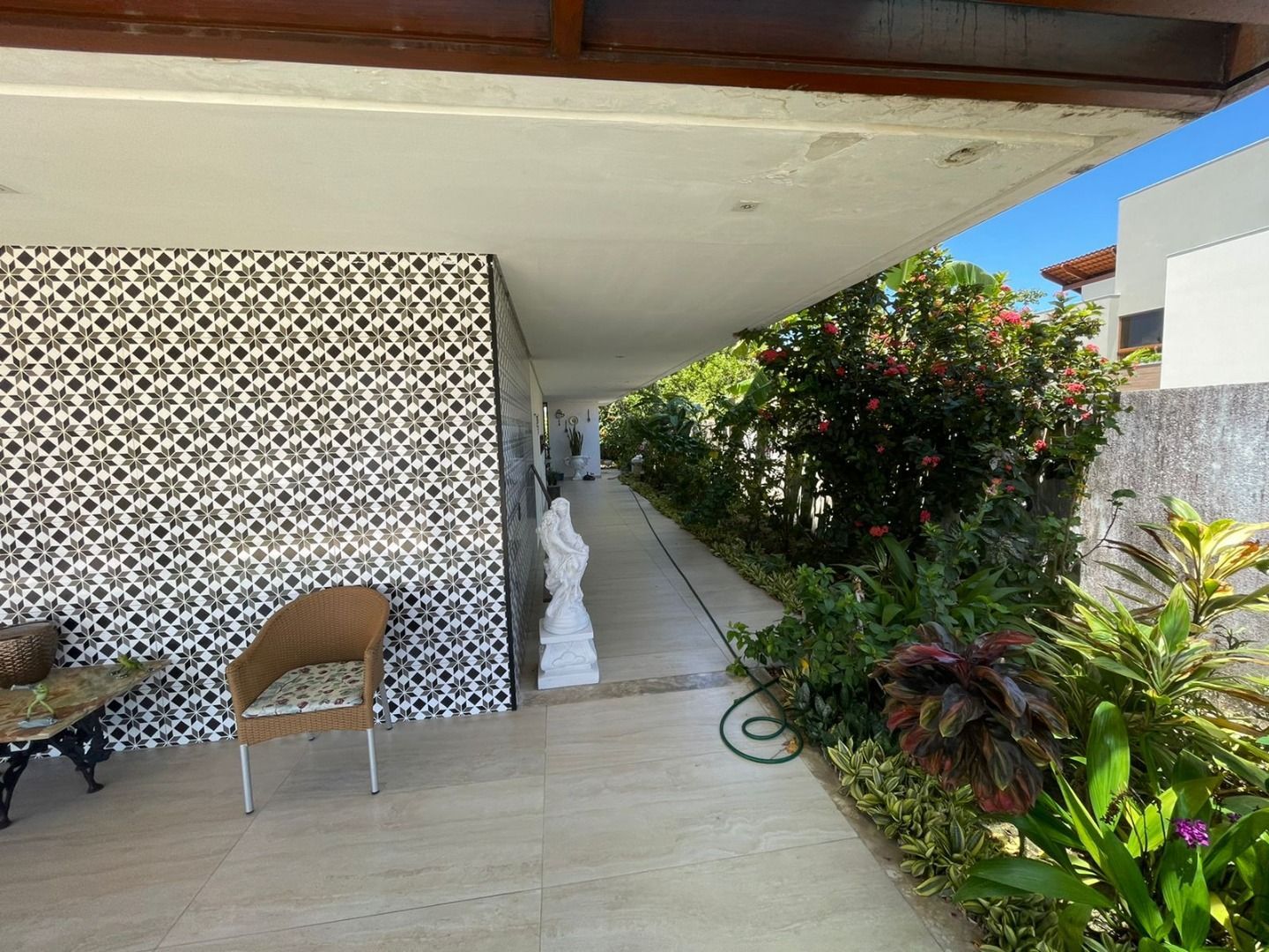 Casa com 04 dormitórios à venda, 360m² por R$ 2.300.000 - Port...